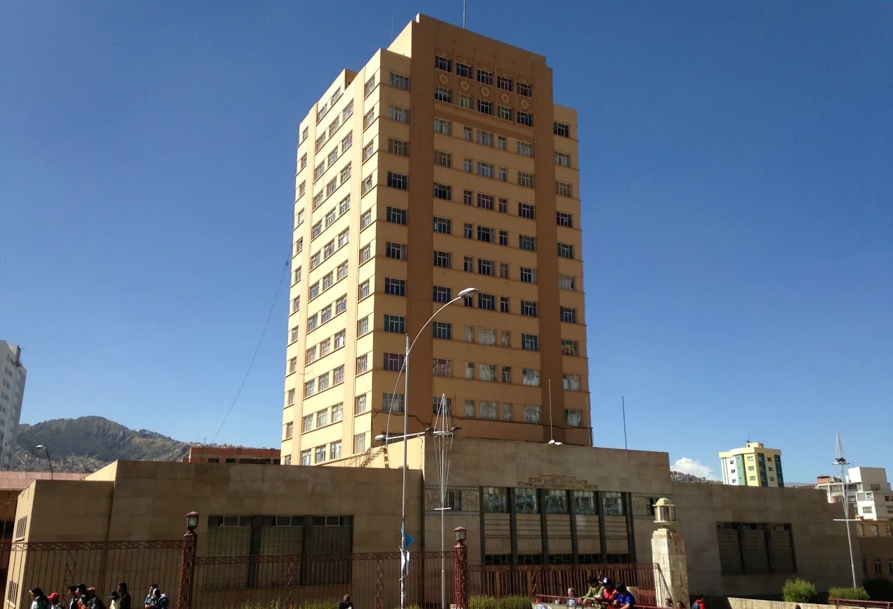 Edificio del Monoblock de la UMSA, fotografía 1