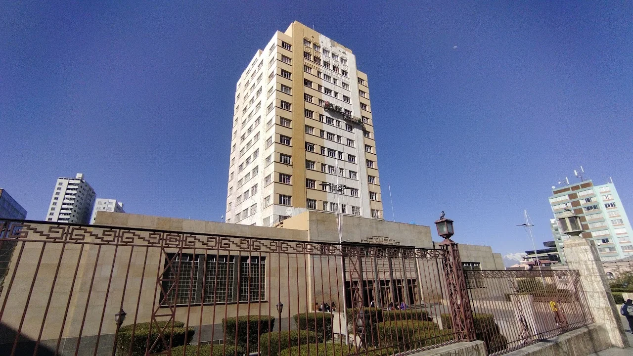 Edificio del Monoblock de la UMSA, fotografía 2